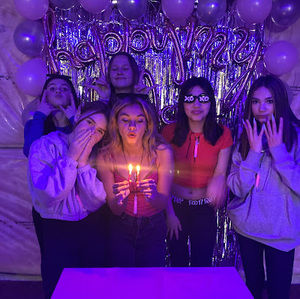 Meet your Posher, Elaine